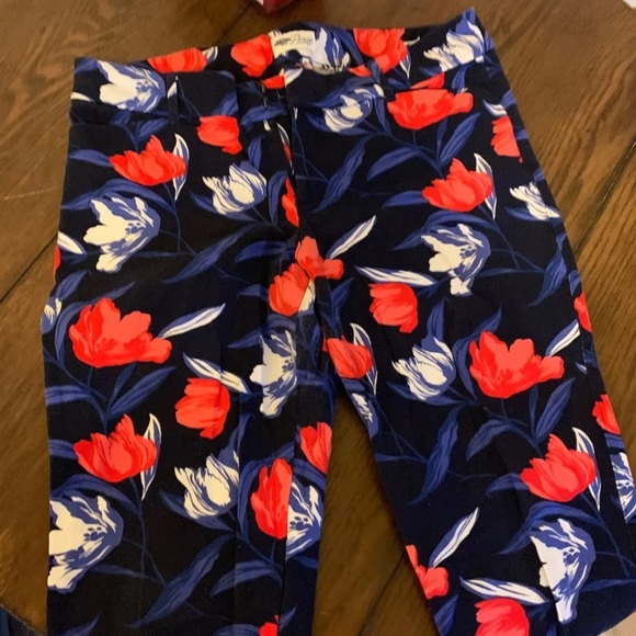 Old navy Pixie cropped pants - Picture 5 of 5
